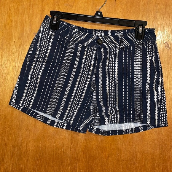 •A.N.A•A NEW APPROACH BLACK/WHITE/OFF WHITE PATTERNED TWILL SHORTS SIZE 2 - Picture 7 of 7
